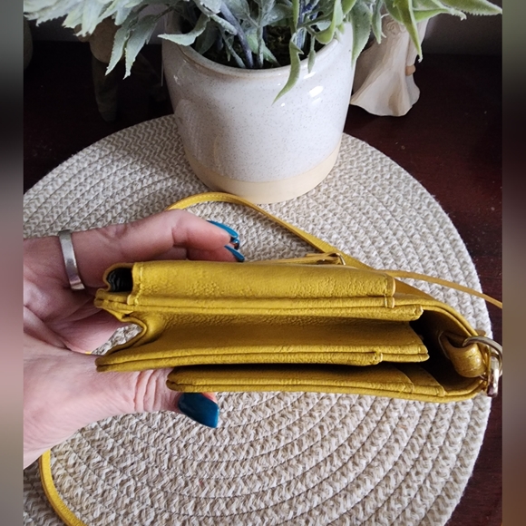 NEW ~ Nuoku Leather Cellphone/Wallet Yellow Crossbody Bag - Picture 12 of 14